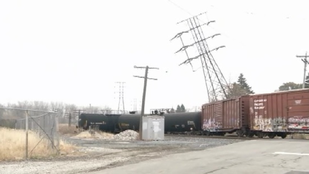 Some streets closed as part of train derails in Toledo WSYX