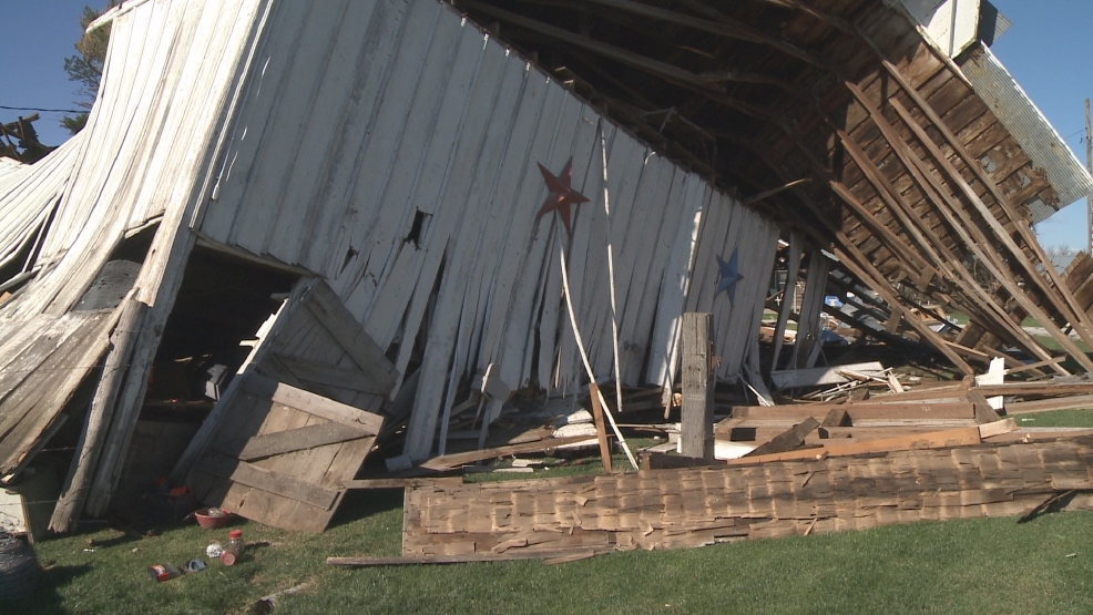 People Deal With Damage After EF1 Tornado Hits Iowa Farms KPTM