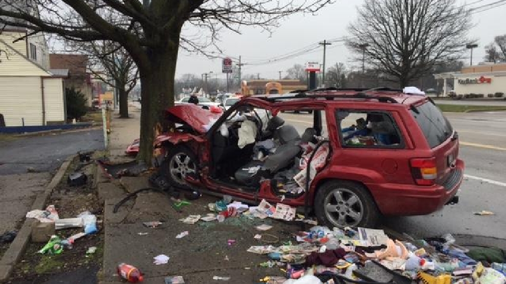 A car filled with trash hits a tree on Salem Ave. News, Weather