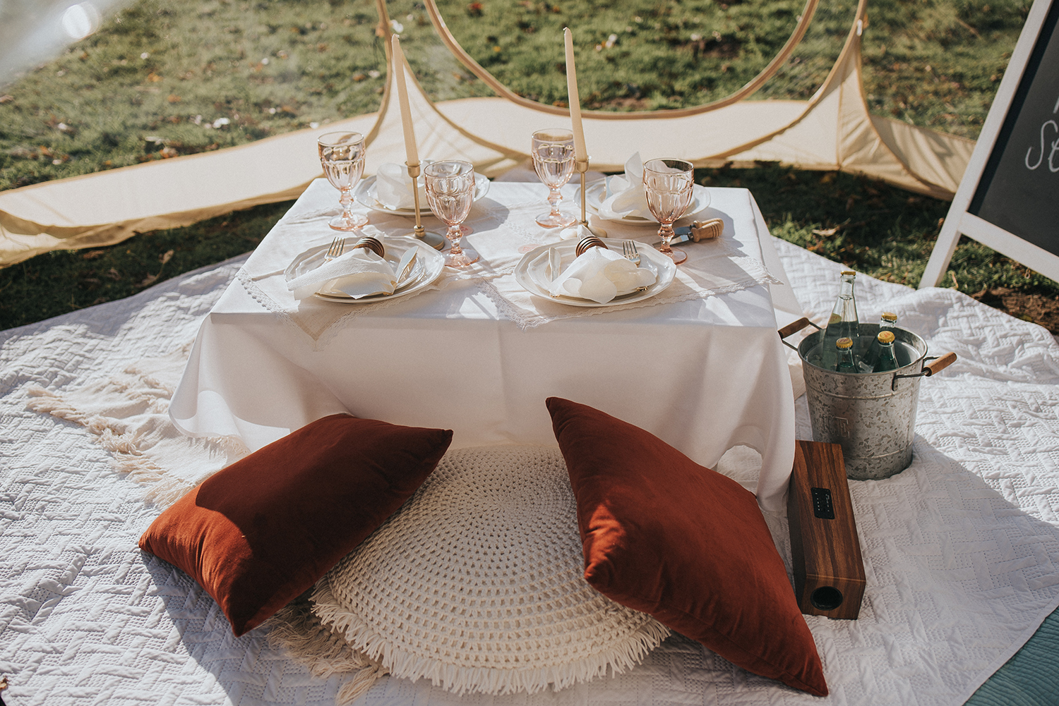 Photos Luxury popup picnics for date nights, anniversaries, birthdays