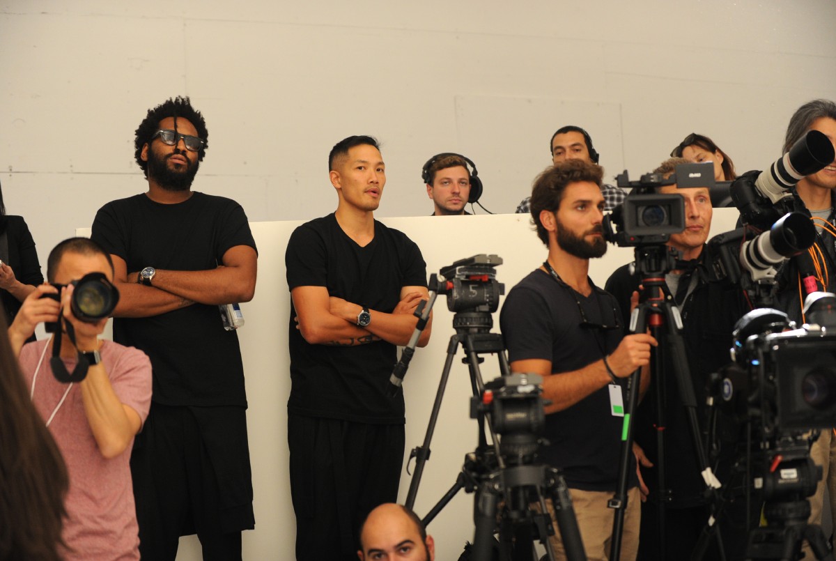 Dao-Yi Chow and Maxwell Osborne Exit DKNY foto Dao-Yi Chow and Maxwell Osborne Exit DKNY picture