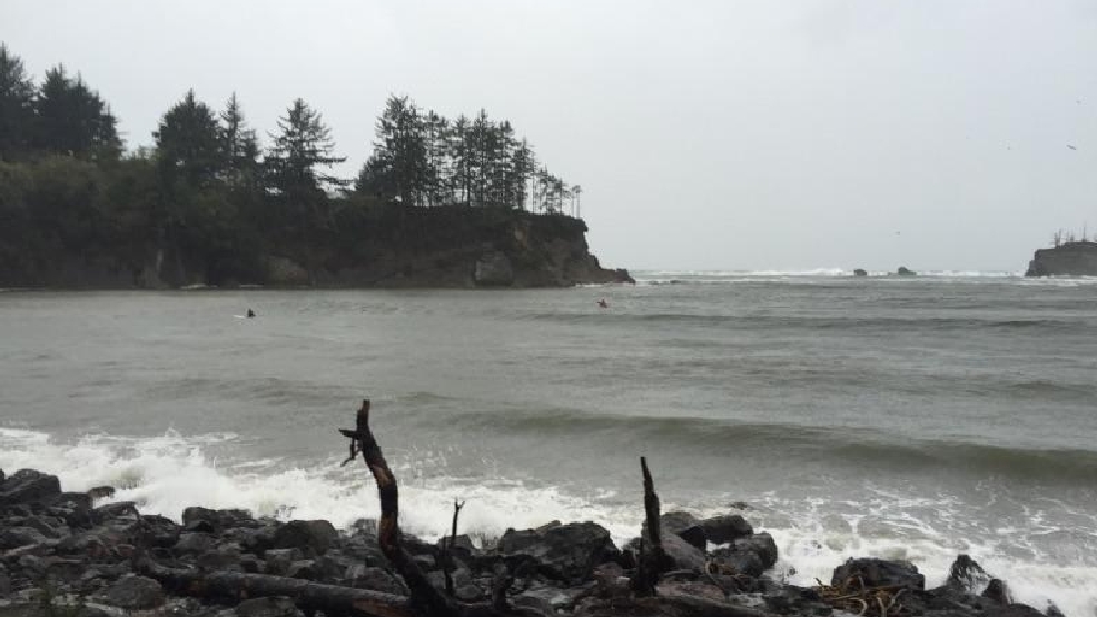 Some locals embrace the gusty winds in Coos Bay KVAL