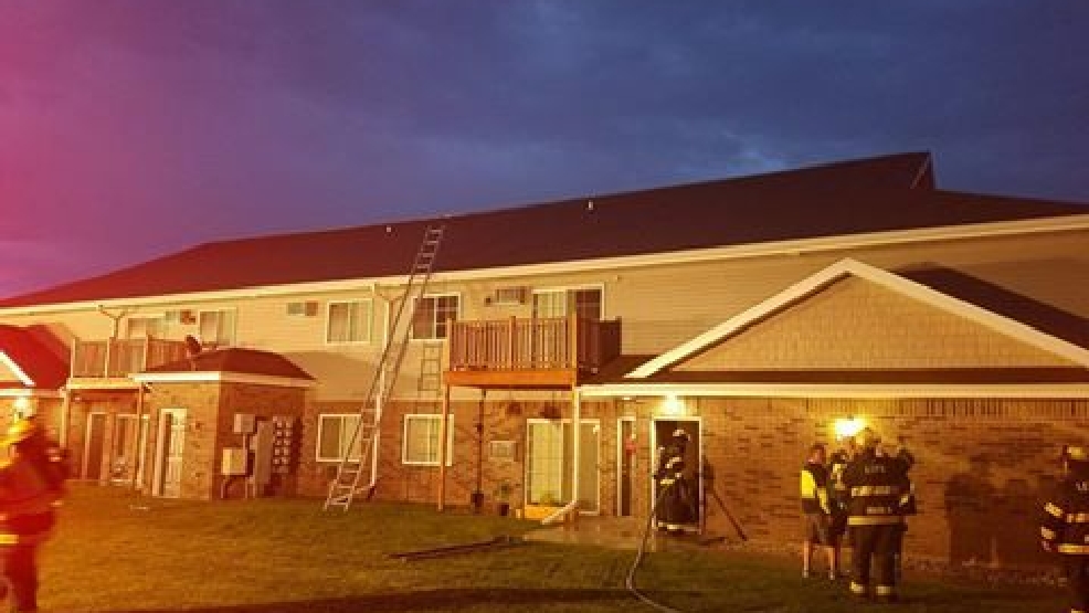 Little Chute apartment complex struck by lightning, residents displaced