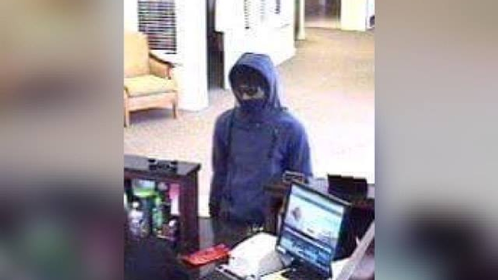 Police Looking For Suspect After Roanoke Bank Robbery Wset 