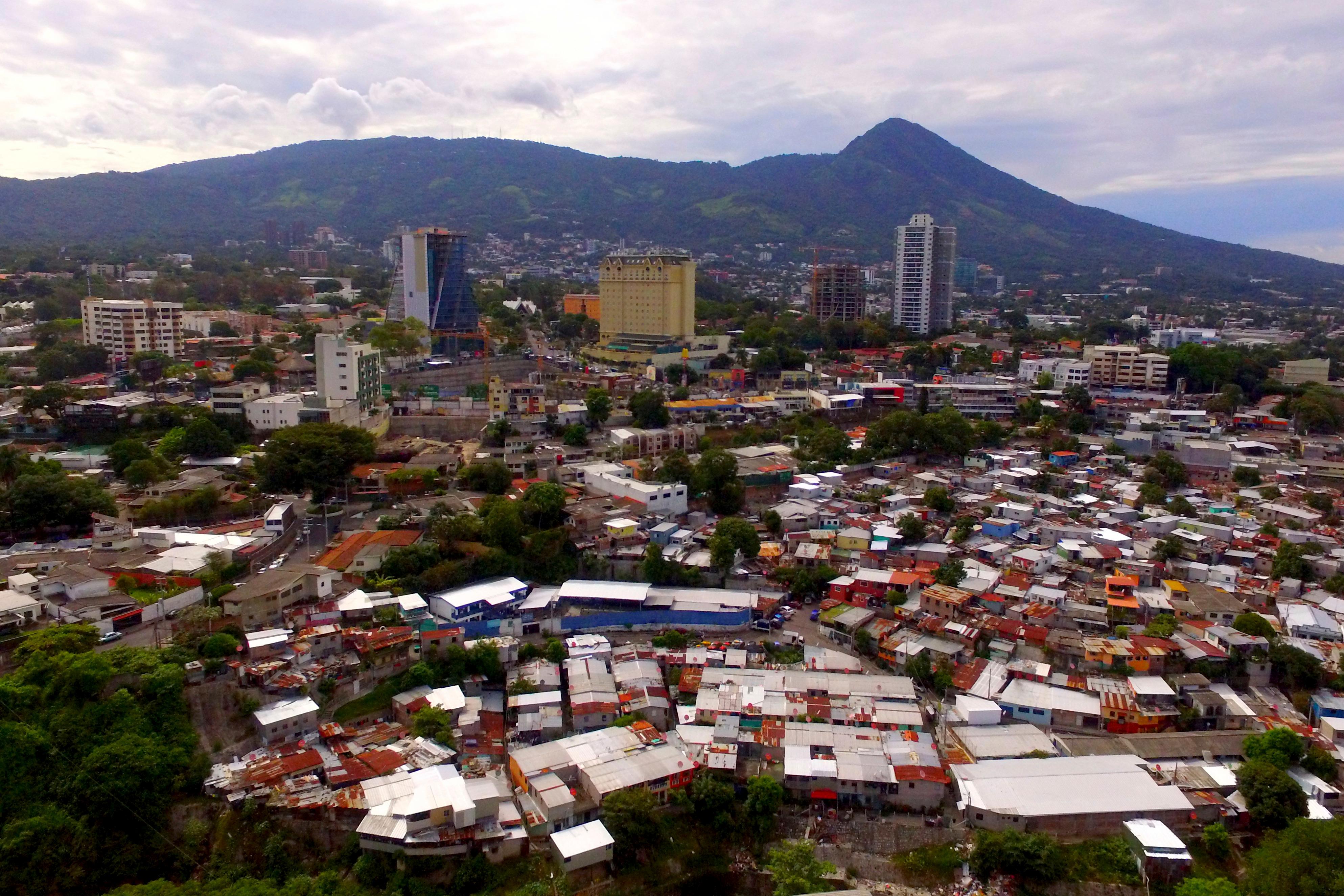 In El Salvador Poverty And Gangs Drive Migration KFOX
