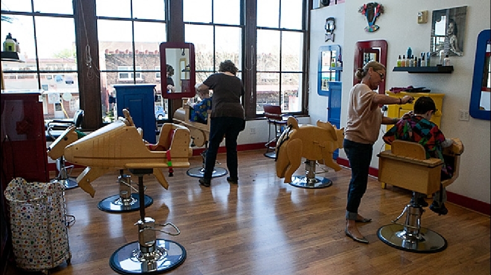 25 years later, Wallingford hair salon still 'clipping' away | KOMO